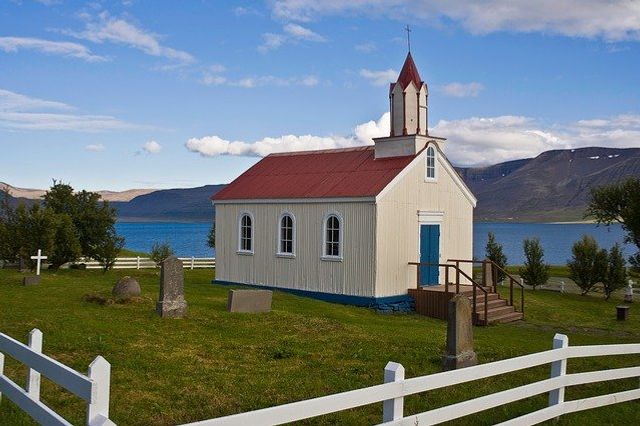 I like the silent church  before the service begins better than any preaching. Ralph Waldo Emerson